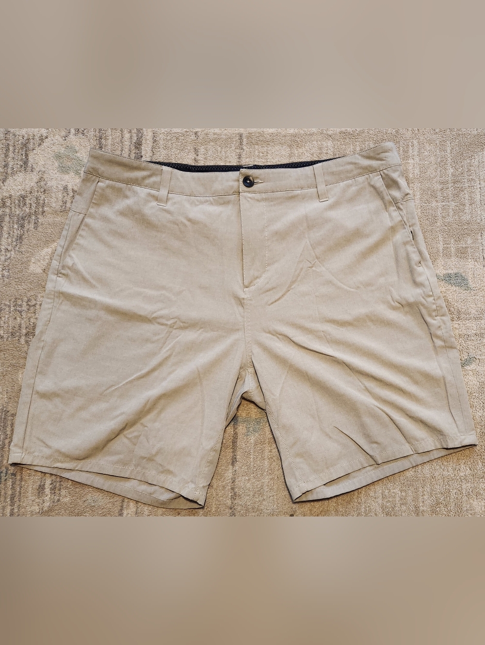 Mens Vuori Aim Shorts. Khaki Color. Size 36. Like New.